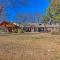 Stunning Rogers Villa with Pond about 7 Mi to Lake - روجرز