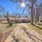 Stunning Rogers Villa with Pond about 7 Mi to Lake - روجرز