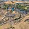 Stunning Rogers Villa with Pond about 7 Mi to Lake - روجرز