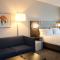 Holiday Inn Express & Suites Marquette, an IHG Hotel - ماركيت
