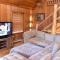 Quiet and Comfy 3bed/2bath - Chalet with hot tub. - Cedar