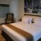 Travellers Hotel Phinisi