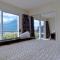 Beautiful Lake Views Apartment