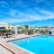 Heated Pool, Bunk Beds, King Bed, Huge TV, Marina, Tiki Bar