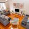 Brunswick 3bdrm townhouse, with parking by Custom Bnb Hosting