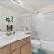 Oceanview Haven - 2BR Beach Townhome with Patio, Shared Heated Pool Steps from Paradise Beach Park! - ملبورن