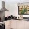 Maison neuve de plain-pied avec WIFI, terrasse et parking, à 2,5 km des plages à Trégastel - FR-1-368-70