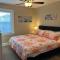 Hunter #1, Private One Bed near Xavier & Downtown