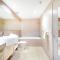 Arafura Suites - Dual-Studio Resort-style Getaway