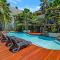 Luxury Living In The Heart Of Town, King Bed, 2 Pools, Free WIFI And Undercover Parking - Port Douglas