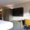 Holiday Inn Express & Suites Marquette, an IHG Hotel - Маркет