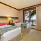Ko Olina Beach Villas B210 - Beach Front Luxury 2BR 2BA Condo with 1 Free Parking
