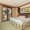 Ko Olina Beach Villas O410 - 2BR Luxury Condo with Partial Ocean View - Каполей