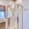 The Salty Salmon - Meredith Lodging - روكواي بيتش