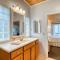 The Salty Salmon - Meredith Lodging - روكواي بيتش