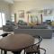 Seamist villa @Oceanpointe Lucea comfy 2BR w/pool gym & parking