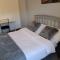 No 2 Decent Home -Large Deluxe bedroom - Dukinfield
