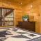 5Bd5B Escape Cabin with 2 HotTubs, Thtr &Game Rm,1mi to the Parkway! 4mi to Dollywood - Spring Deal - Pigeon Forge