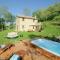 Charming Villa in Monte San Martino with Swimming Pool