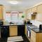Plantsbrook Place - Luxury 4 bed House + Parking