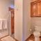 Updated Cabin with 360-Degree Mtn View 1 Mi to Lake - Medicine Park