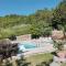 Casa privata immersa nel verde con giardino e piscina, ad Assisi