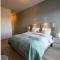 The Harbour luxurious, use of hotel swimming pool and sauna