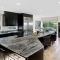 Grandview Getaway, Luxury 4BR, Ocean View, Fire Pit