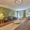 The Pico Escape- 3BR 2BA Ski On Ski Off at Pico Mountain, Close to Killington, condo