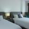 Beverly Hills: Hotel and Business