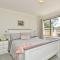 Baywatch Waterfront Lake Retreat with Private Jetty at Silverwater Lake Macqaurie