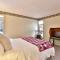 Rent An Inn! Takeover the Birch Ridge with your group, Mountain Lodge- 11 Rooms, Bar, Fireplace, 28ppl home