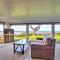 Cliffside Lighthouse Beach Home with Ocean View - 库斯贝
