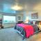 Cliffside Lighthouse Beach Home with Ocean View - 库斯贝