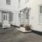 The White House - Torquay