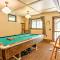 Riverside Winthrop Chalet with Hot Tub and 2 Decks! - Winthrop