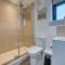 Ashcroft Loft by Timeless Stays - Stunning 3 Bedroom, 2 bathrooms, Charming central apartment featuring a balcony