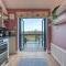 Ashcroft Loft by Timeless Stays - Stunning 3 Bedroom, 2 bathrooms, Charming central apartment featuring a balcony