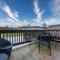 Ashcroft Loft by Timeless Stays - Stunning 3 Bedroom, 2 bathrooms, Charming central apartment featuring a balcony