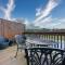 Ashcroft Loft by Timeless Stays - Stunning 3 Bedroom, 2 bathrooms, Charming central apartment featuring a balcony