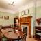 Spacious Victorian Townhouse near HCC with off street parking