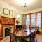 Spacious Victorian Townhouse near HCC with off street parking
