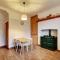 Spacious Victorian Townhouse near HCC with off street parking