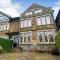 Spacious Victorian Townhouse near HCC with off street parking