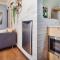 Arty Vintage Townhouse with Rooftop Shower & Sun Loungers