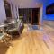 Deluxe City Apt Riverside Balcony &Free Parking