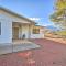 Pet-Friendly Gem with Treehouse 20 Mi to Sedona - 卡顿伍德