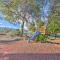 Pet-Friendly Gem with Treehouse 20 Mi to Sedona - 卡顿伍德