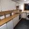 Spacious, modern 3 bedroom luxury flat in centre location