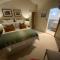 Gower Villa Luxury Cottage, 2 bedroom en-suite with Hot Tub - Clynderwen